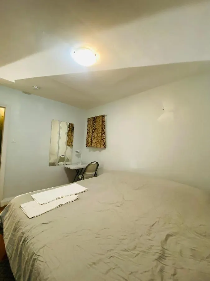 Bungalow 3 Bedrooms Space Share Toronto Canada 加拿大