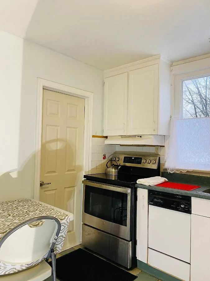 Bungalow 3 Bedrooms Space Share Toronto Canada 0*,  加拿大