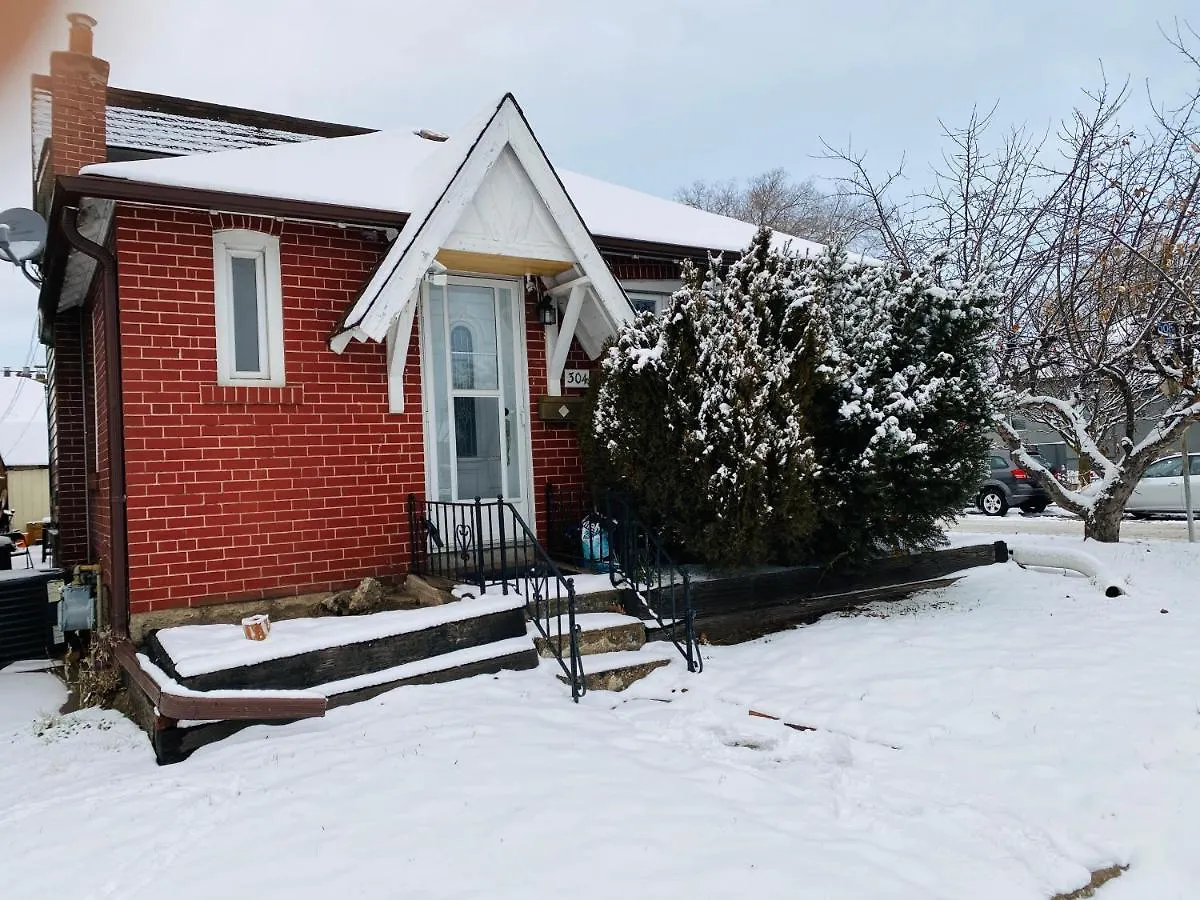 Bungalow 3 Bedrooms Space Share Toronto Canada