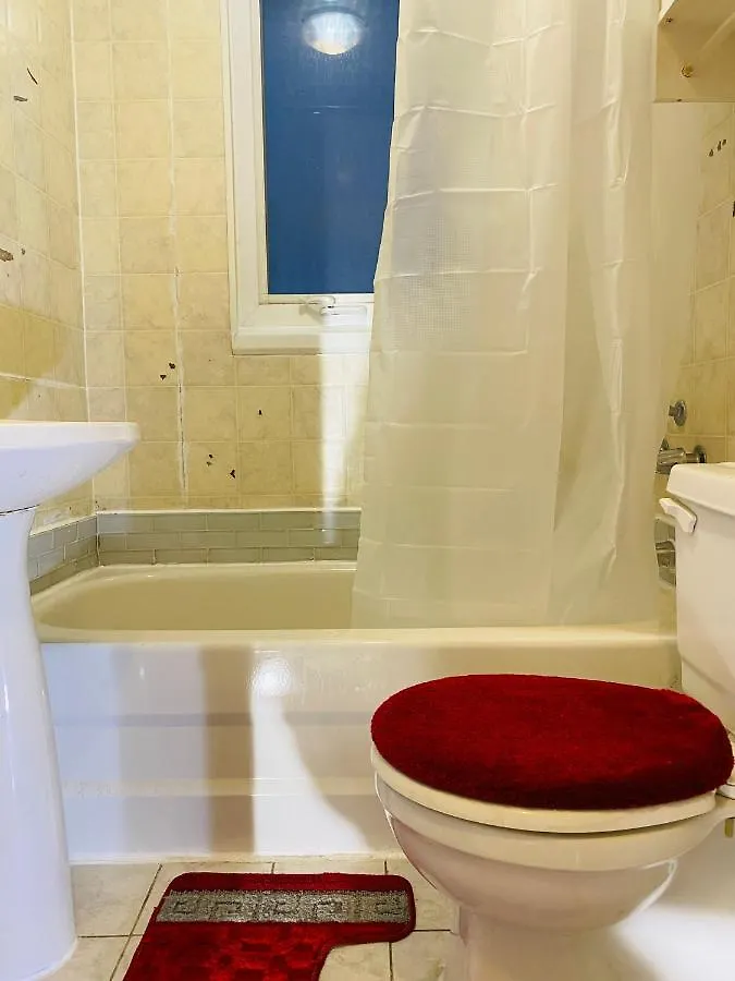 Bungalow 3 Bedrooms Space Share Toronto Canada 0*,  Kanada
