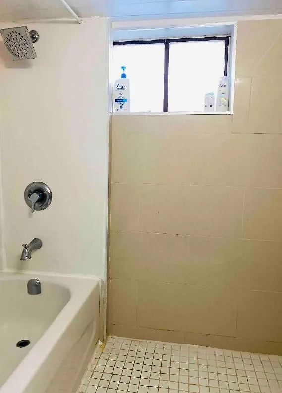Bungalow 3 Bedrooms Space Share Toronto Canada Vila